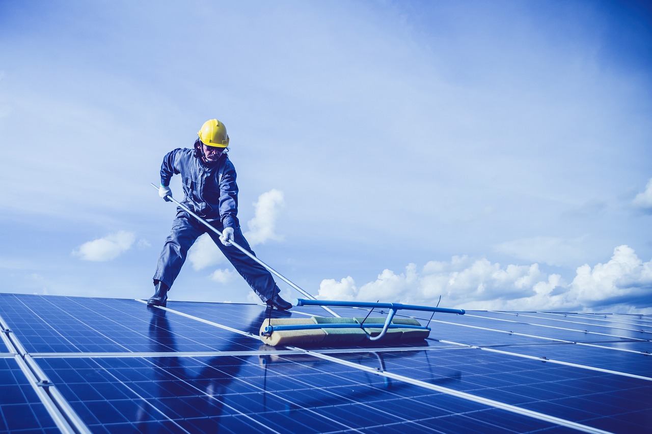 PROFESSIONAL SOLAR PANEL CLEANING ENSURES MAXIMUM EFFICIENCY AND LONGEVITY.